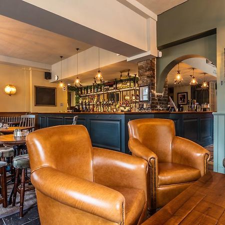 Carshalton Greyhound Hotel מראה חיצוני תמונה