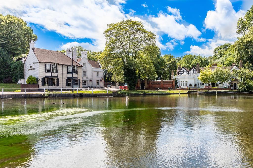 Carshalton Greyhound Hotel מראה חיצוני תמונה