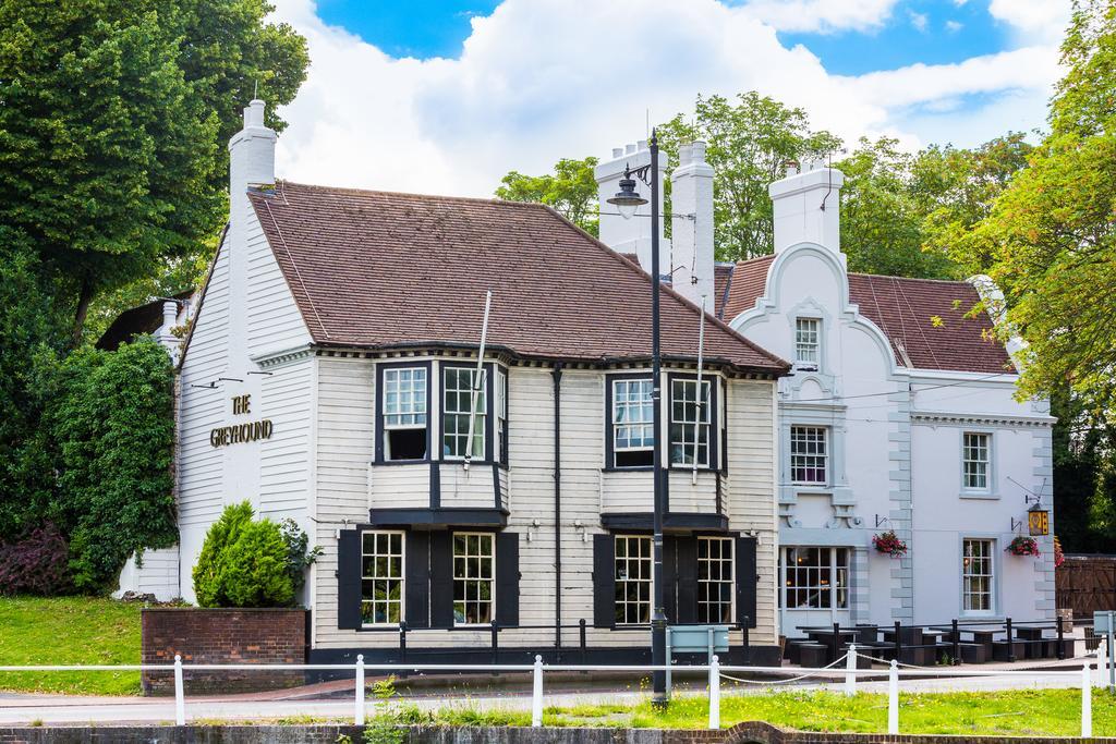 Carshalton Greyhound Hotel מראה חיצוני תמונה