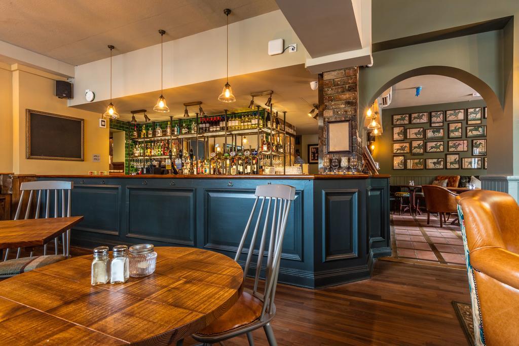 Carshalton Greyhound Hotel מראה חיצוני תמונה