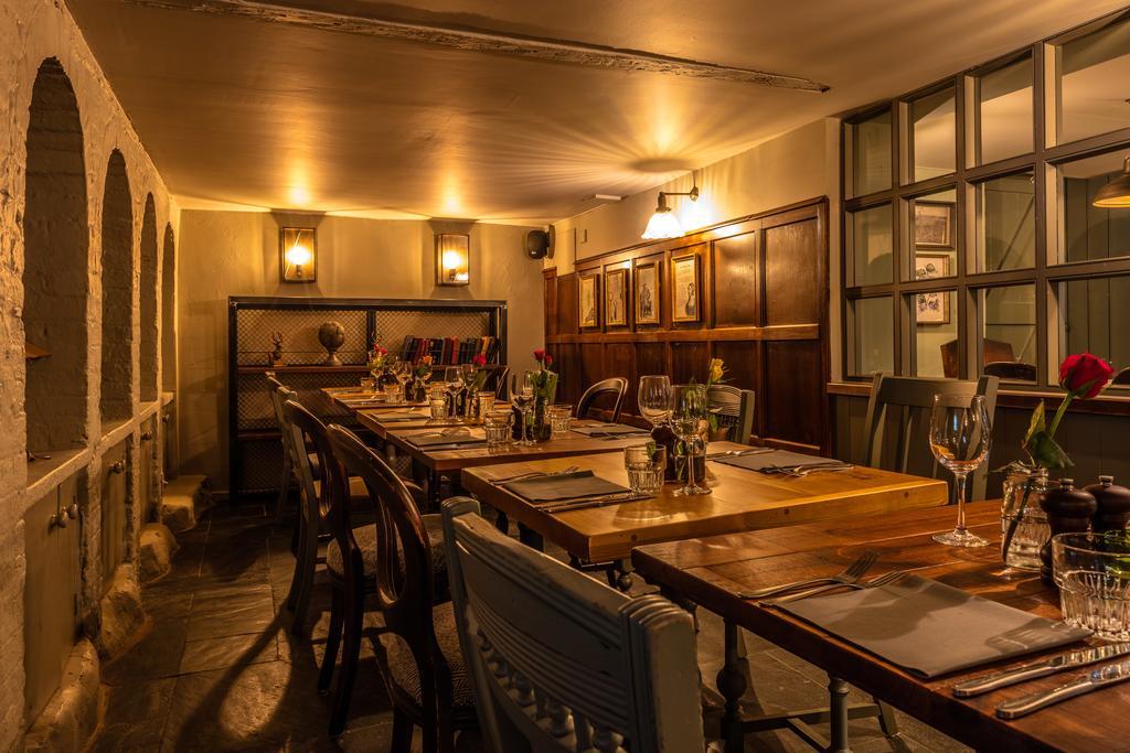 Carshalton Greyhound Hotel מראה חיצוני תמונה