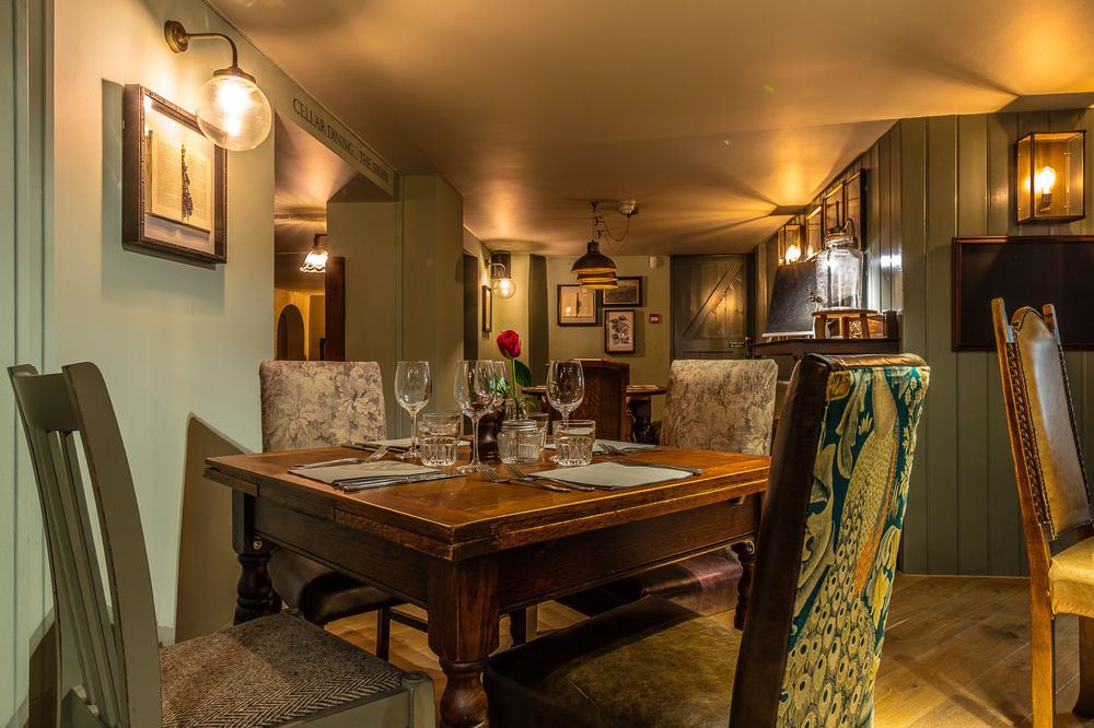 Carshalton Greyhound Hotel מראה חיצוני תמונה
